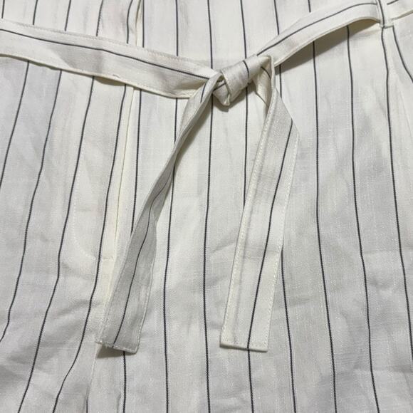 NWT Ivory and black paperbag style shorts with belt and pockets - women's 30W - Picture 3 of 7